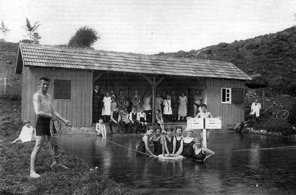20241024 Schwimmbad 1925 Schwimmbad mit Umkleidehaus 1925